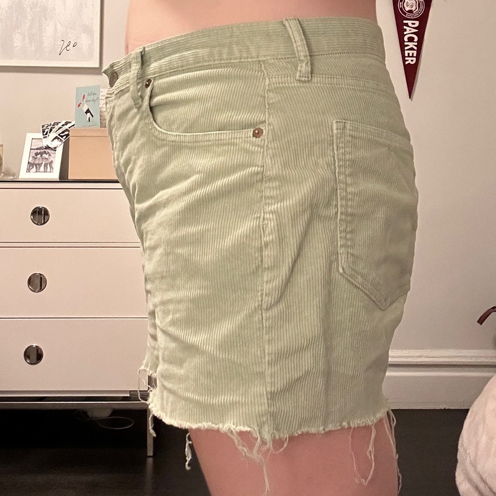 GAP Light Green Corduroy Jean Shorts Size 14/32 - Picture 4 of 5